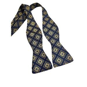 Michelsons OF LONDON Mens Bow Tie Paisley Navy Gold Satin 100% Silk Self-Tie